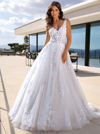 ホワイトトレーン付きウェディングドレス プリンセスシルエット ノースリーブ レース Vネック ブライダルガウン