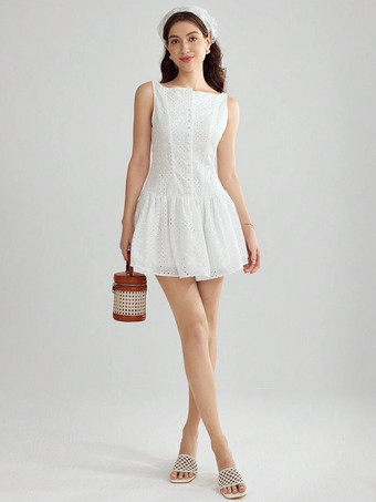 2025年夏向け、ボートネックのノースリーブ刺繍入りホワイトミニドレス