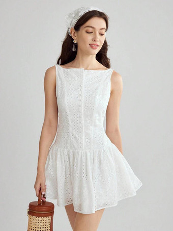 2025年夏向け、ボートネックのノースリーブ刺繍入りホワイトミニドレス