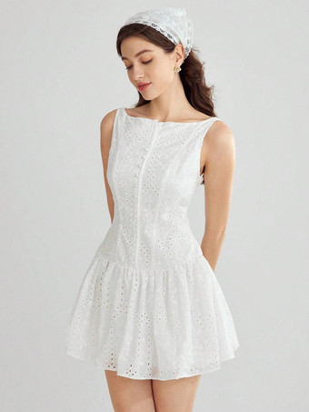 2025年夏向け、ボートネックのノースリーブ刺繍入りホワイトミニドレス