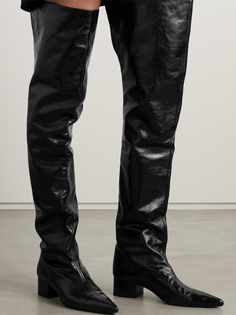 ブラックのオーバーニーブーツ、ポインテッドトゥ、チャンキーヒール、サイハイブーツ
