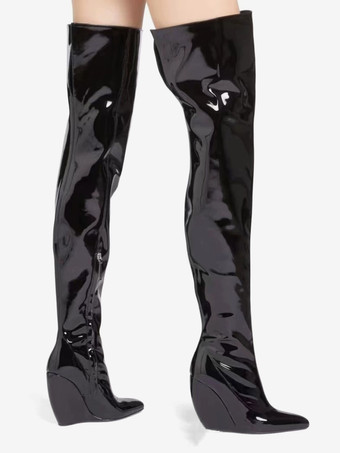 ブラックのオーバーニーブーツ、ポインテッドトゥ、ウェッジヒール、サイハイブーツ