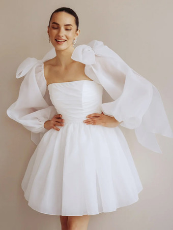 ホワイトショート丈ウェディングドレス ショート丈 ストラップレス 長袖 プリンセスシルエット ナチュラルウエスト オーガンザ ブライダルガウン