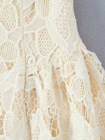 2025年夏のパーティーにぴったりな、フロントタイ付きのレースミニストラップドレス