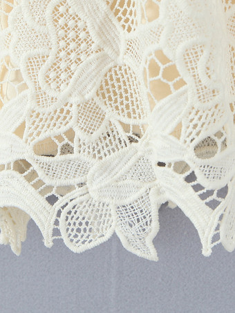 2025年夏のパーティーにぴったりな、フロントタイ付きのレースミニストラップドレス