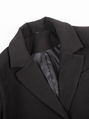 2025年秋冬 クロップドブレザーとハイウエストプリーツスカートのツーピースコーデ