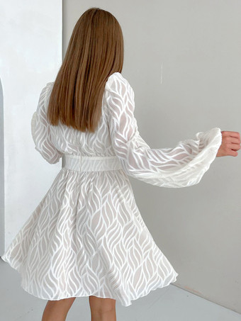 2025年夏向け、Vネックと長袖のジャカードミニドレス