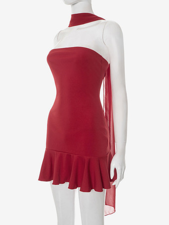 2025年夏にぴったりの、スカーフ付きレッドフリルヘムボディコンミニドレス