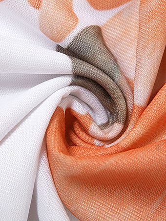 2025年夏にぴったりの、スカーフネックとレイヤードヘムのボヘミアンミニドレス