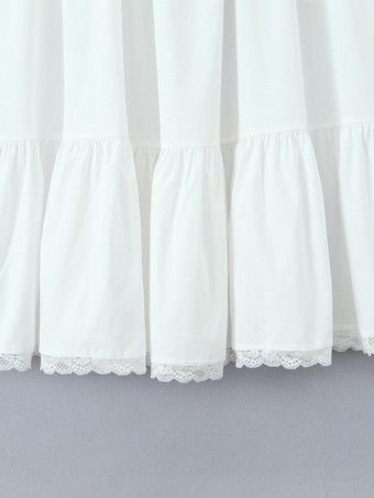 2025年夏にぴったりの、ホワイトのノースリーブレースアップミディドレス