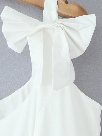 2025年夏にぴったりの、甘めのリボンショルダーとAラインシルエットのホワイトミディドレス