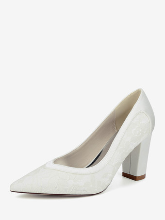 アイボリーレースのウェディングシューズ、ポインテッドトゥ、チャンキーヒールのウェディングゲストシューズ