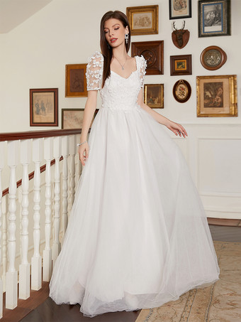 2025年の花嫁のための、花飾りと背中開きの白いマキシAラインドレス