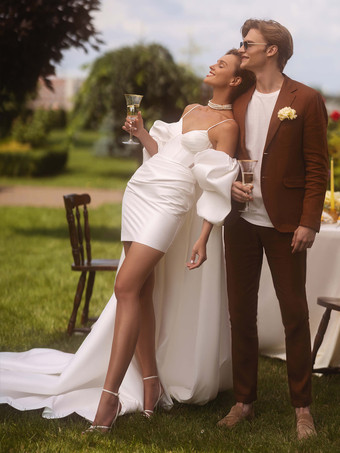 ツーピースウェディングドレス サテン生地 プリーツ スウィートハートネック ツーピース ショート スパゲッティストラップ ジッパー ハーフスリーブ アイボリー