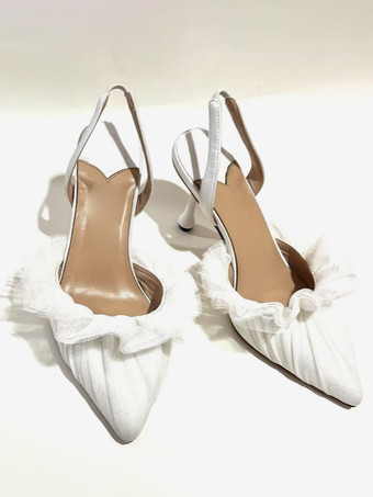ホワイトウェディングシューズ、ポインテッドトゥ、フリル付きスリングバックパンプス（女性用）