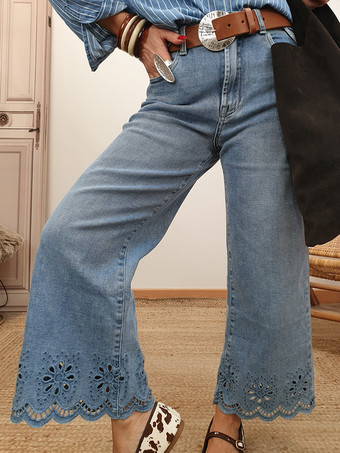 2025年秋冬、繊細な花柄ディテールのヴィンテージフレアジーンズ