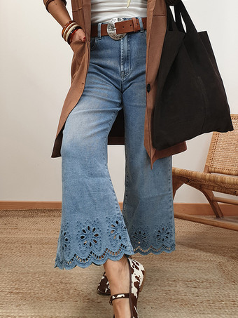 2025年秋冬、繊細な花柄ディテールのヴィンテージフレアジーンズ