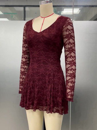 2025年秋冬、Vネックと長袖のボディコンレースミニドレス