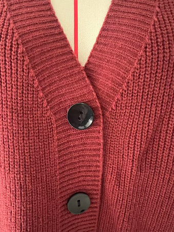 2025年秋冬 コントラストトリムのオーバーサイズVネックカーディガン