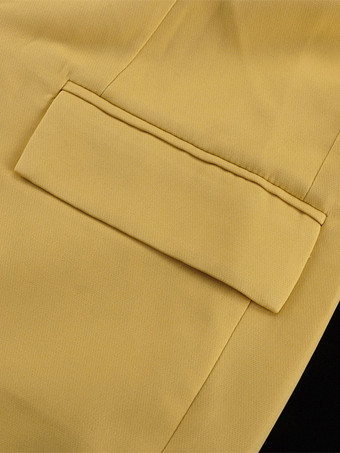 2025年秋冬 イエローのオーバーサイズスーツとワイドレッグパンツの2ピースコーデ