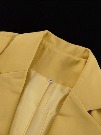 2025年秋冬 イエローのオーバーサイズスーツとワイドレッグパンツの2ピースコーデ