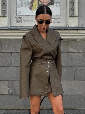 2025年秋冬 フェイクレザージャケット＆ミニスカートのツーピースコーデ