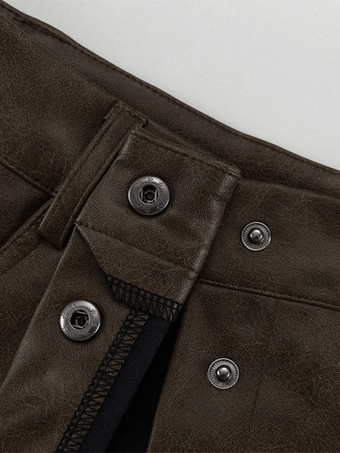 2025年秋冬 フェイクレザージャケット＆ミニスカートのツーピースコーデ