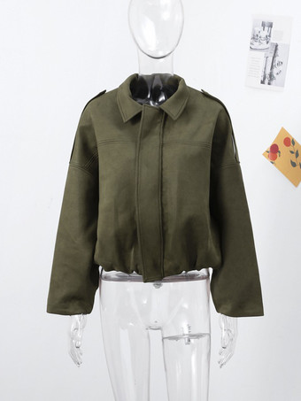 2025年秋冬向け、ボックスフィットのグリーンスエードジャケット