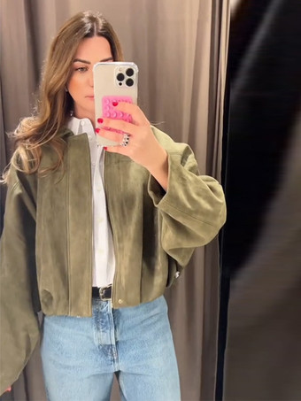 ハンターグリーン 2025年秋冬向け、ボックスフィットのグリーンスエードジャケット