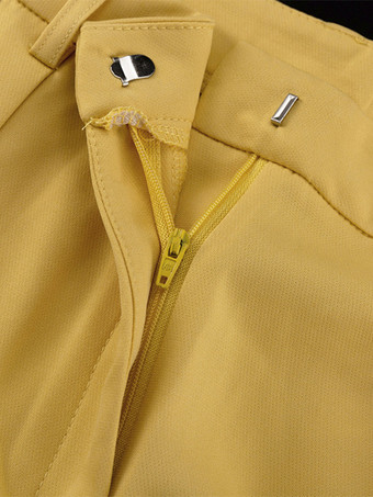 2025年秋冬 イエローのオーバーサイズスーツとワイドレッグパンツの2ピースコーデ