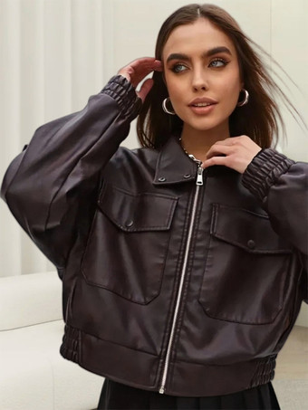 2025年秋冬、ターンダウンカラーと大きなポケットが付いたフェイクレザーボンバージャケット