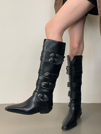 ブラウンのニーハイブーツ、スクエアトゥ、バックルディテール、フラットライディングブーツ