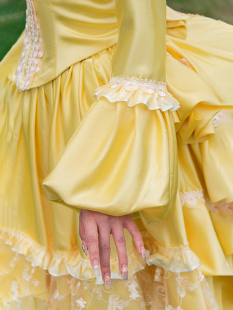 ビクトリア朝の女性用バスルドレス イエロー 歴史的風の服 ポリエステル 長袖 レース フリル コテージコア ヴィンテージドレス