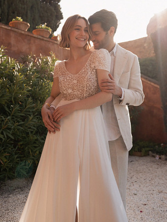 ボヘミアンウェディングドレス、ネックラインのデザイン、半袖、トレーン付きレースブライダルガウン