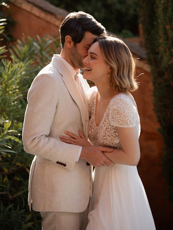 ボヘミアンウェディングドレス、ネックラインのデザイン、半袖、トレーン付きレースブライダルガウン