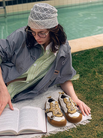 レディースカジュアルスニーカー ラウンドトゥ バックルディテール レースアップ スポーティーシューズ