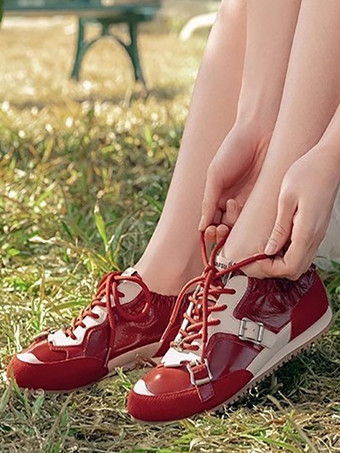 レディースカジュアルスニーカー ラウンドトゥ バックルディテール レースアップ スポーティーシューズ