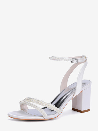 ホワイト アイボリーのウェディングシューズ、チャンキーヒール、パールのブライダルシューズ