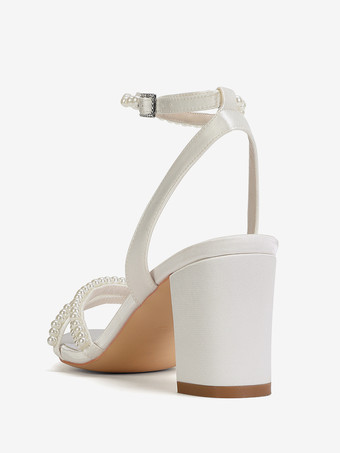 アイボリーのウェディングシューズ、チャンキーヒール、パールのブライダルシューズ