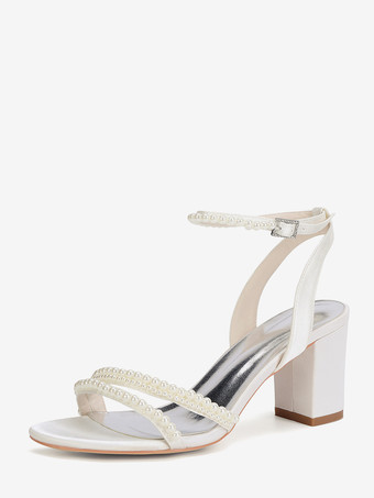 アイボリーアイボリーのウェディングシューズ、チャンキーヒール、パールのブライダルシューズ