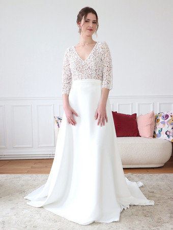 ホワイトレースのウェディングドレス Vネック 7分袖 トレーン付き サテン生地 ブライダルガウン