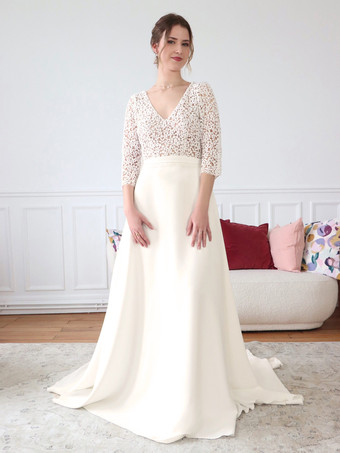 アイボリーレースのウェディングドレス Vネック 7分袖 トレーン付き サテン生地 ブライダルガウン