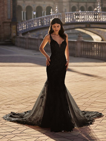 ブラックウェディングドレス マーメイド ノースリーブ レース チュール トレーン付き ブライダルドレス