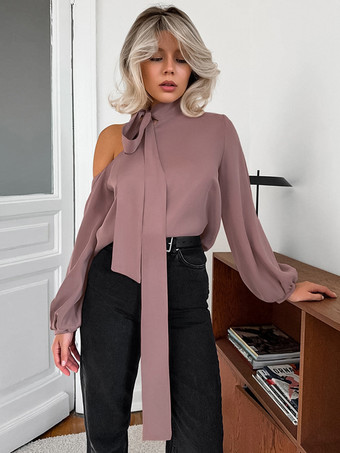 ダークピンクタイネックディテールとランタンスリーブが特徴のサテンワンショルダートップス（レディース 2025）