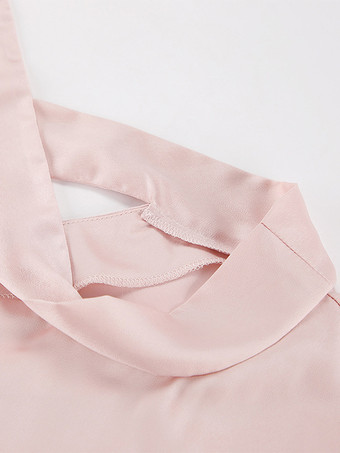 タイネックディテールとランタンスリーブが特徴のサテンワンショルダートップス（レディース 2025）