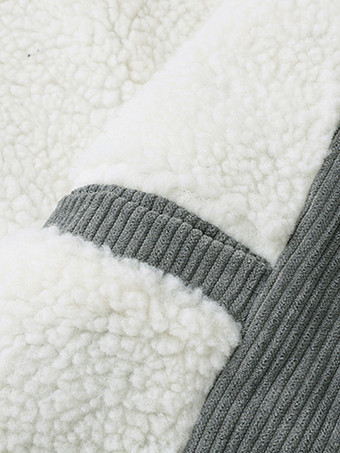 プラスサイズのコーデュロイジャケット。メンズ用。フリース裏地。フロントにフラップポケットが4つ付いた冬用コート。