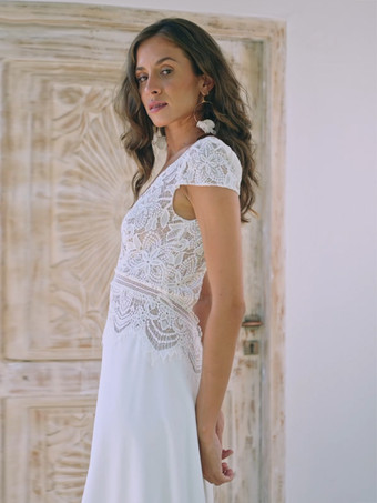 ボヘミアンウェディングドレス レース Aライン トレーン付き ナチュラルウエスト ウェディングドレス 機能的なボタン 半袖 Vネック アイボリー