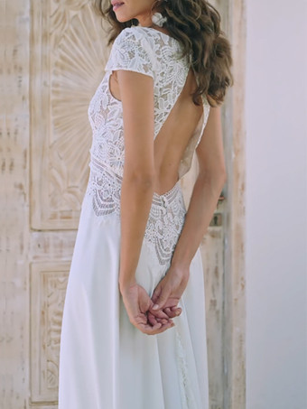 ボヘミアンウェディングドレス レース Aライン トレーン付き ナチュラルウエスト ウェディングドレス 機能的なボタン 半袖 Vネック アイボリー