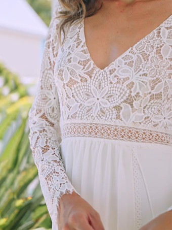 ボヘミアンウェディングドレス レース Aライン トレーン付き ナチュラルウエスト ウェディングドレス 機能的なボタン 長袖 Vネック アイボリー