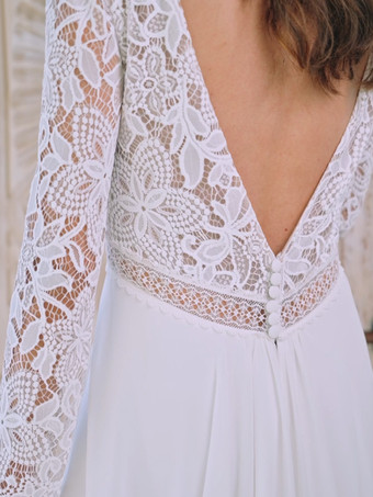 ボヘミアンウェディングドレス レース Aライン トレーン付き ナチュラルウエスト ウェディングドレス 機能的なボタン 長袖 Vネック アイボリー